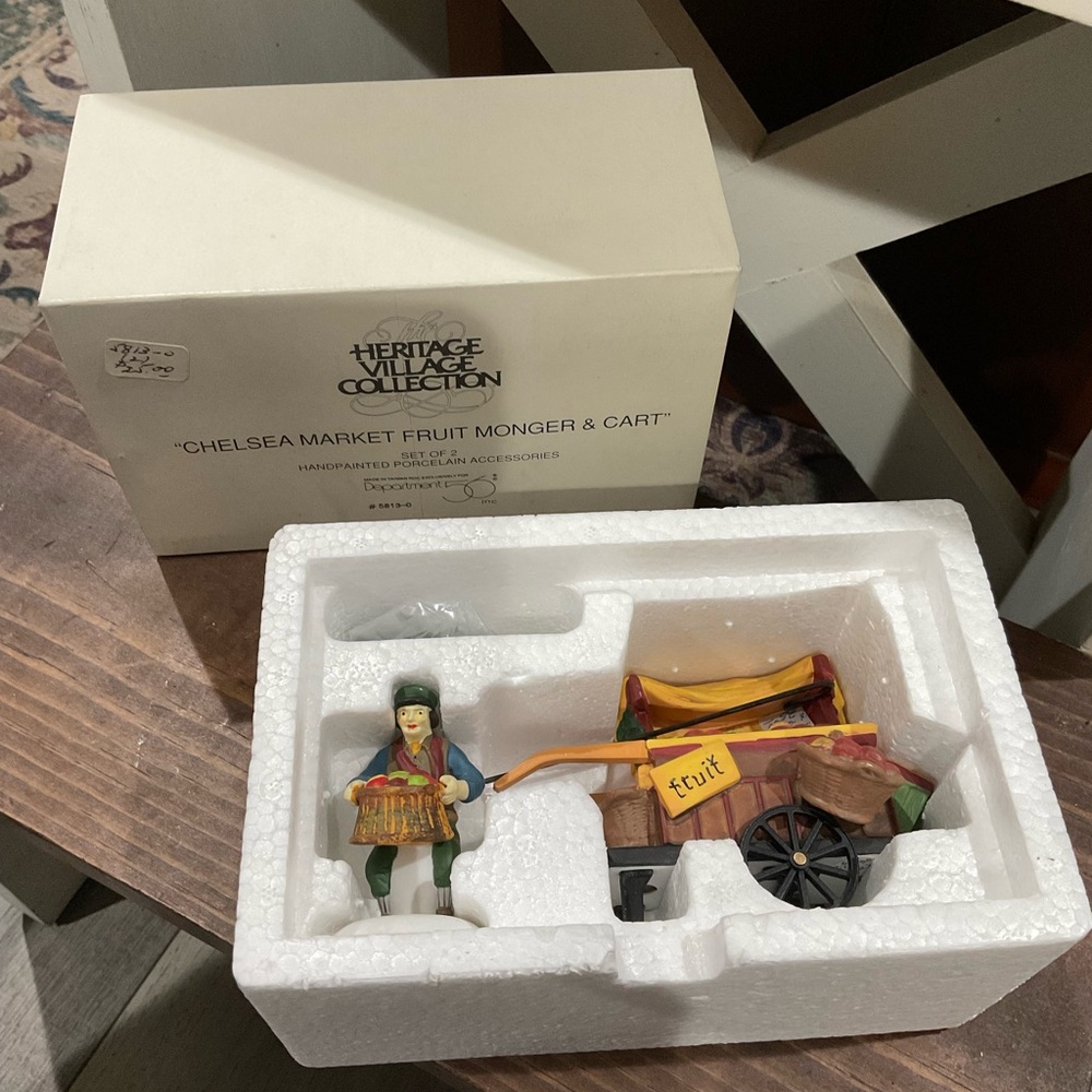 Chelsea‎ Market Fruit Monger & Cart Figurine dept 56